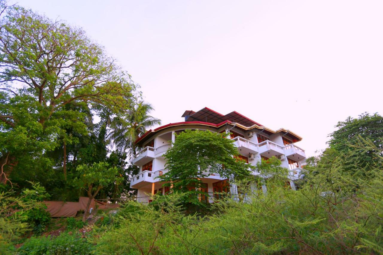 Hotel Mahaweli Spring Sirimalwatta Bagian luar foto